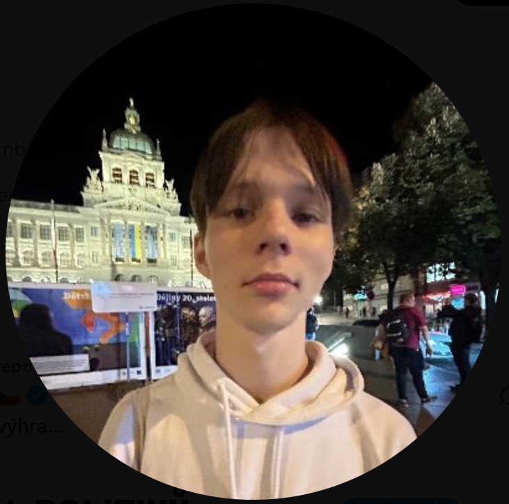 Jakub Kužel
<a href="/JakubKuzel5/">Jakub Kužel</a>
Tento chlapeček a obdivovatel Pavla má můj a osud mých dětí v hrsti.
Musím to brát jako vyhrůžku.
Vyrostl z něho malý "Pepíček Mengele"
Napsal mi: Zastřelit Vás!!! A poslat vaše dětí, jejich dětí těch dětí do koncentráku. HNED!