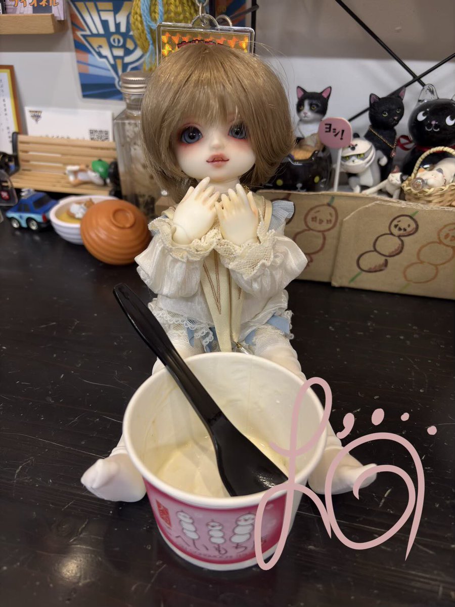 九「ご主人、もう疲れたよ…」

枢「ごめんねきゅーちゃん💦ソフトクリームあげるから💦」

九「何だこれ！！美味い！！」

枢「暖かくなってきたらまた食べようね☺️」

#ドールとお出かけ
#幼SD
#ふーみつメイク