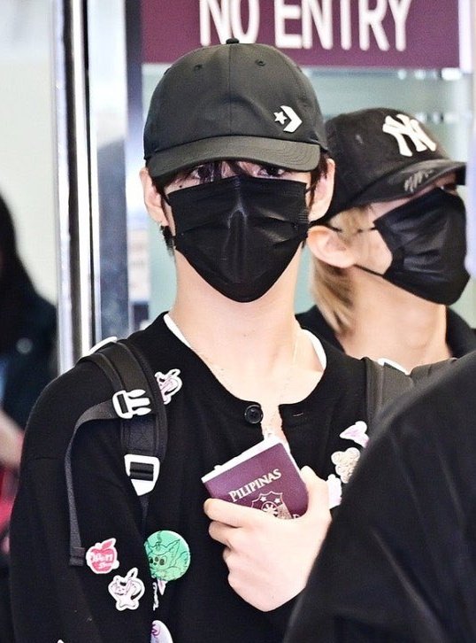 JL stan here to support SB19. 

Medyo OA medyo masikip yung dibdib ko habang pinapanuod yung MV kahit ang lively ng beat, kase bilang Pilipino gets ko yung mensahe. 😭 
Galing ng SB19.