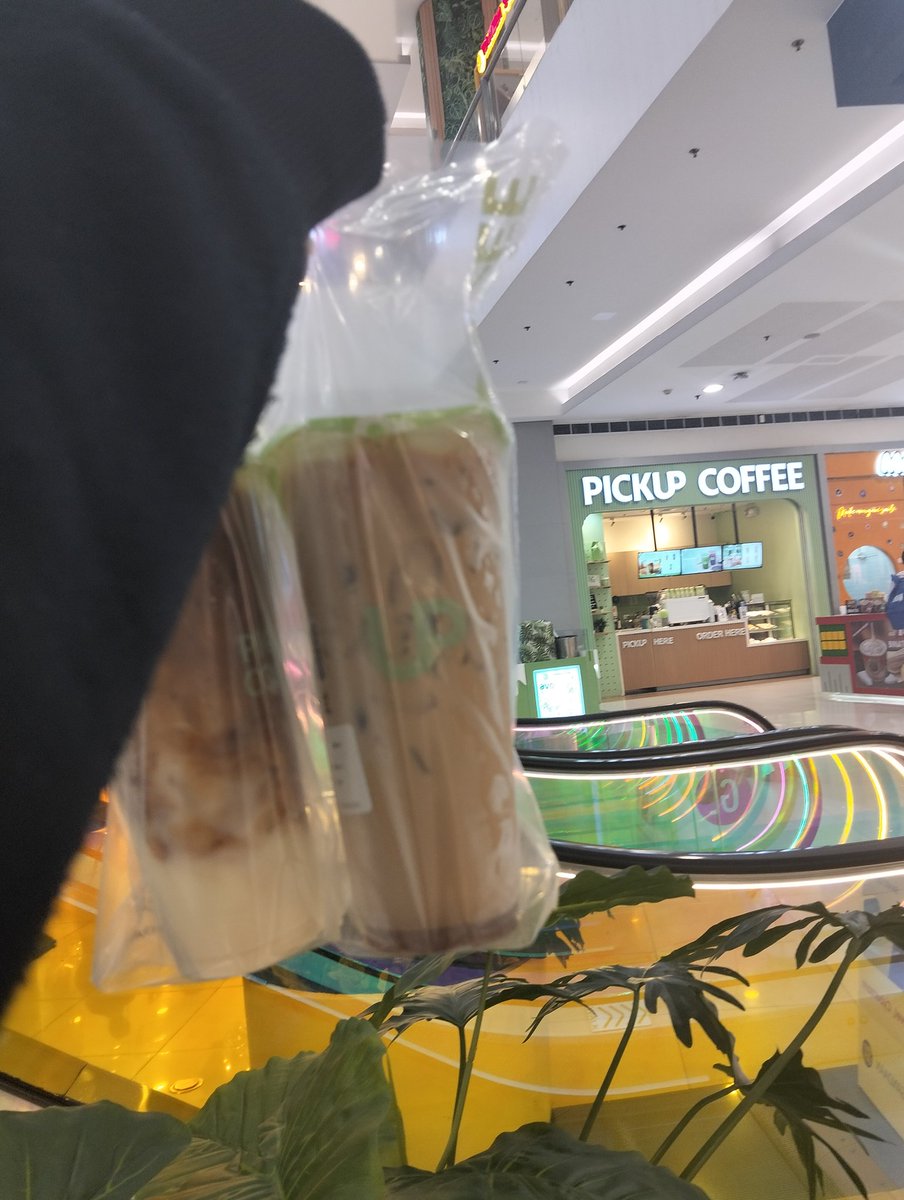MyDunkinDonato's tweet image. Two essentials in my daily living: @donnypangilinan and of course @PICKUPCOFFEEPH 💚

DonnyxPICKUPCOFFEE

#SmartChoice
#PickUpWithDONNY