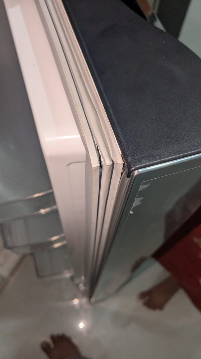 i_r4vi's tweet photo. Absolutely pathetic experience with @LGIndia.
Bought refrigerator TWICE and received a damaged unit both times. First unit (from LG dealer in Surat): Door dented, 19 monthold mfg, Rat damage at back, After 2 weeks of endless follow-ups, they finally refunded. @jagograhakjago 
1/3 https://t.co/hEEyJPi03A
