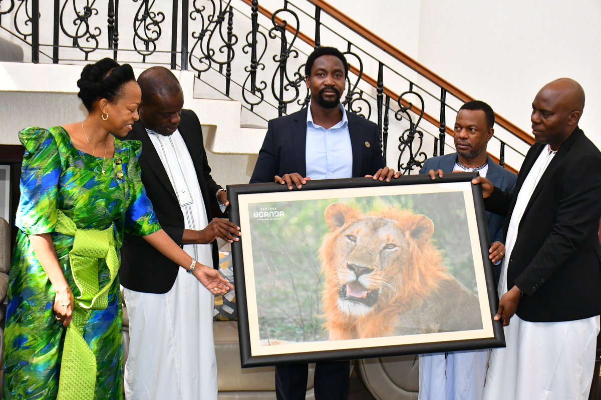 BJacquie_P's tweet image. During a courtesy visit of MTWA’s Top Management to Kyabazinga’s Palace with a delegation led by State Minister for Tourism @mugarra , the Kyabazinga expressed gratitude for ongoing joint initiatives and emphasized the need to strengthen coordination moving forward.

His Majesty