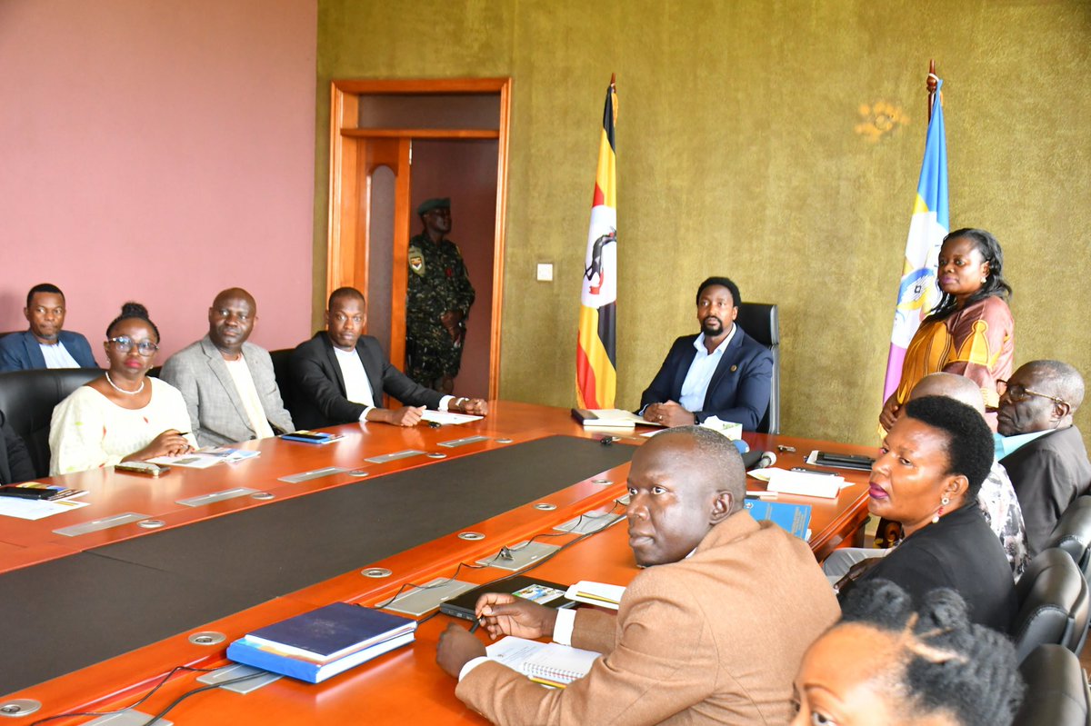 BJacquie_P's tweet image. During a courtesy visit of MTWA’s Top Management to Kyabazinga’s Palace with a delegation led by State Minister for Tourism @mugarra , the Kyabazinga expressed gratitude for ongoing joint initiatives and emphasized the need to strengthen coordination moving forward.

His Majesty