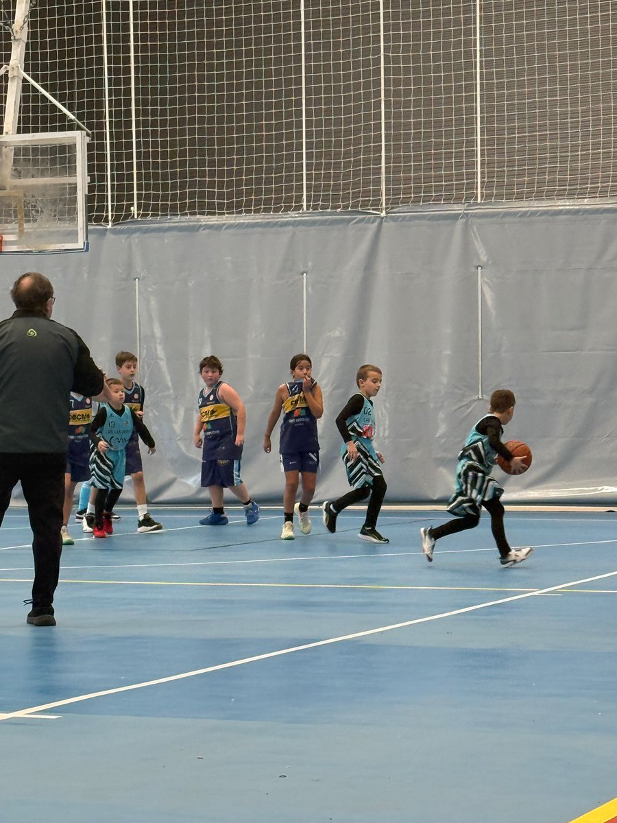 L@s chic@s del benjamin GT Autoescuela  viajan hasta motril. La mejora que demuestran nuestr@s chic@s cada partido es tremenda, y la ilusión y ganas que derrochan nos contagian a todos.

#baloncestolasgabias
#soydelcab
#ilusiónceleste
#CrecemosContigo