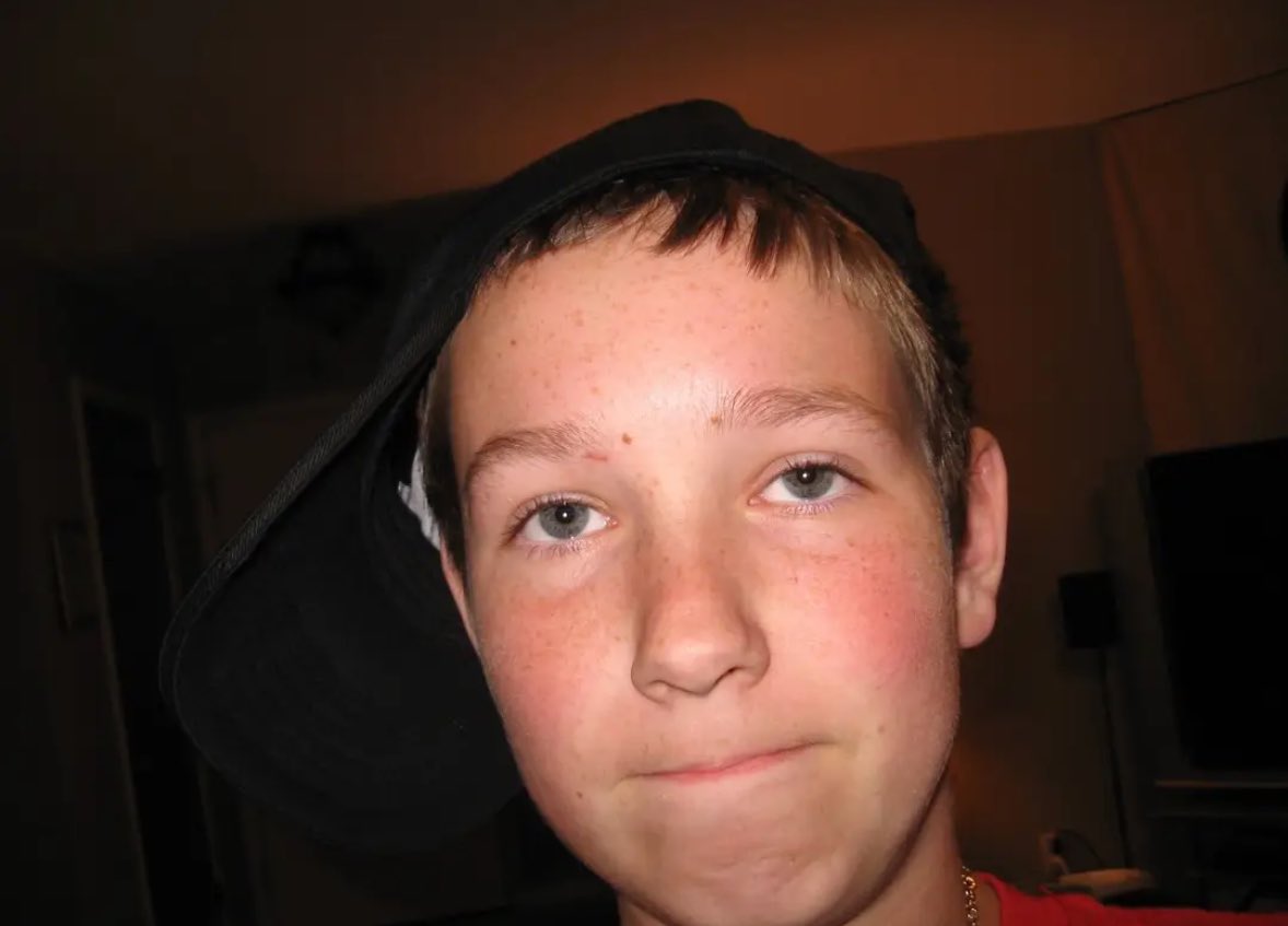 HAPPIEST FUCKING BIRTHDAY <a href="/jamre469/">james 999 🖤</a> everyone go tell him RIGHT NOW🙂‍↔️🖤 (sorry not sorry for the kid pic)