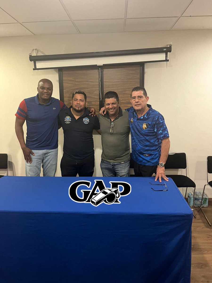 Minatitlan Ver. empezando gira de trabajo previo al arranque del torneo de futbol Diamante! 
Aquivaldo Mosquera, Oscar Zamorano y su servidor. Una gran experiencia y una participación de los jugadoras y jugadores  increíble!