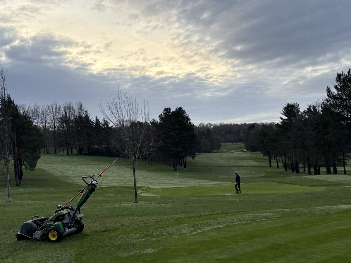 nice to finish a very busy week off with a hand mow on greens, brush mats, bunkers, bins, ballwashers etc then crack on with other bits 👍🏻