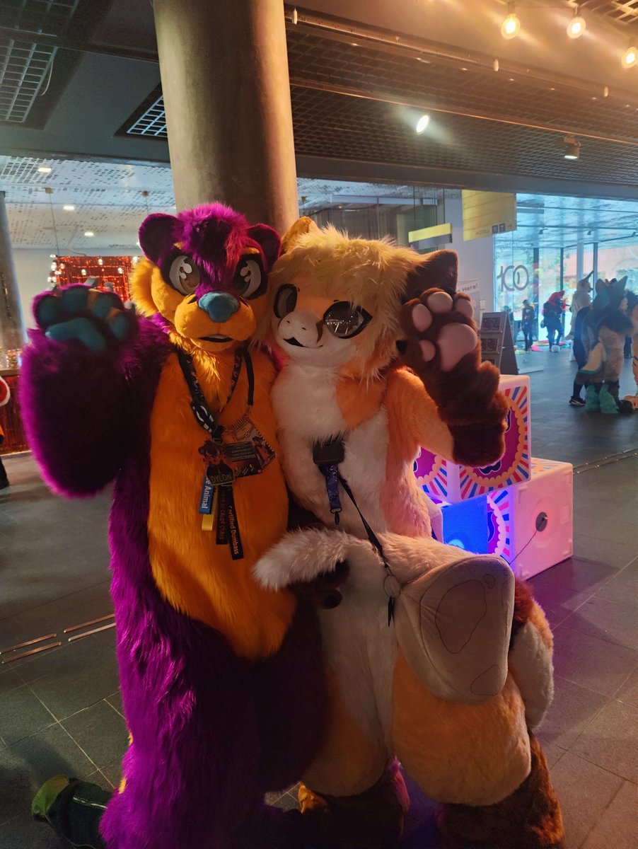 Happy #fursuitfriday from #NFC2026. Hope you all have a great day, and weekend! :3

#fursuit #furry #fursona #furcon