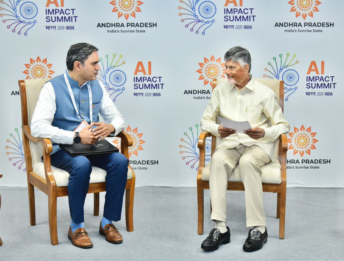 Telugu360's tweet image. ఢిల్లీలో జరుగుతోన్న ఇండియా ఏఐ ఇంపాక్ట్ సమ్మిట్ 2026లో పాల్గొన్న ఏపీ సీఎం చంద్రబాబు..

యునైటెడ్ నేషన్స్ ఇంటర్నేషనల్ కంప్యూటింగ్ సెంటర్ డైరెక్టర్ సమీర్ చౌహాన్ తో భేటీ 

అనంతరం UNICCతో  అవగాహన ఒప్పందం కుదుర్చుకున్న ఏపీ ప్రభుత్వం

#Chandrababu #AIImpactSummit