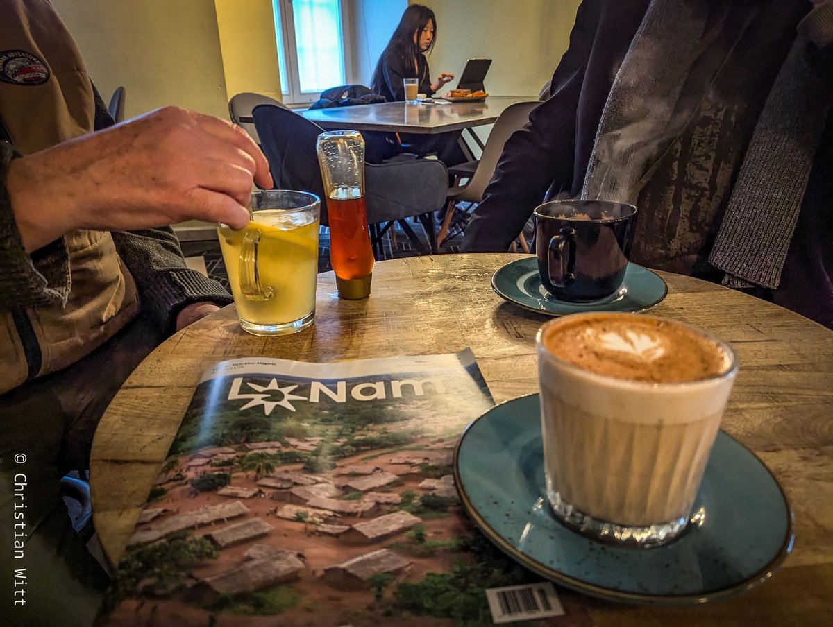 Woher die Formulierung kommt "man komme in die Pötte"? Nun, zur Projektbesprechung stehen auf jeden Fall schon mal allerlei Pötte auf der Tafel.

Finden wir 100 Menschen, die jährlich 50 Euro für ein Projekt "Groß Friedrichsburg/Prinzessinnenstadt" in Ghana beisteuerten? #Ghana