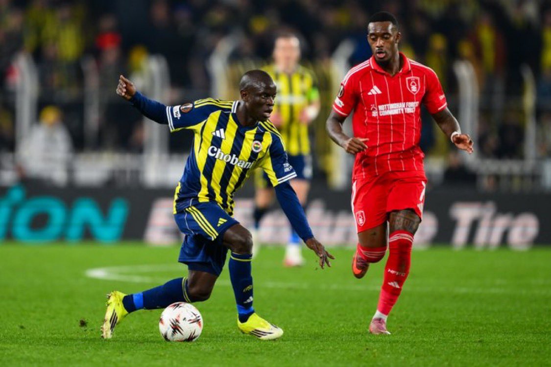 🗣️ "Medyanın büyük çoğunluğunun öve öve bitiremediği, göklere çıkardığı Tedesco dün gece öyle bir harakiri yaptı ki, Fenerbahçe'yi Avrupa kulvarının dışına attı. 

🌋Mühim olan takım maç kazandığı zaman eksikleri görmek. 

🔥 Trabzonspor maçı çok önemli bir galibiyetle bitti ama