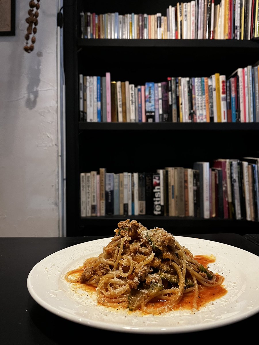 2026/2/20(金)

オープンしました。
金土曜日はフードがあります。
今夜もお待ちしてます🌙

🦑MENU🦑
・ホタルイカとたさりの牡蠣出汁トマトスープパスタ
・豚肩ロースのグリル
・里芋とキノコペースト詰め鶏モモのグリル
・カツオのたたきと新玉葱のサラダ