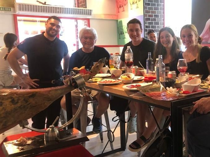 atasteofspain's tweet image. HAMpiness - enjoying a private #Ibérico #ham #carving workshop with #tapas in #Madrid 👉 atasteofspain.com/destination/ib… 
#food #tour #travel #holidays #Spain