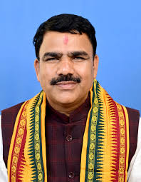 #୧୮୯୮_ସ୍କୁଲରେ_ଗୋଟେ_ମାତ୍ର_କ୍ଲାସ_ରୁମ୍‌
ରାଜ୍ୟରେ ଗୋଟେ ରୁମରେ ଚାଲିଛି ଏକାଧିକ ଶ୍ରେଣୀ
ସମୁଦାୟ ୧୮୯୮ ସ୍କୁଲରେ ଗୋଟେ ରୁମରେ ଚାଲିଛି ଏକାଧିକ ପାଠପଢ଼ା
କୋରାପୁଟରେ ୨୩୪ ଓ ରାୟଗଡାରେ ୨୦୯ଟି ସ୍କୁଲ ରହିଛି
ରାଜଧାନୀ ଭୁବନେଶ୍ୱରରେ ୨ଟି ସ୍କୁଲରେ ଏପରି ବ୍ୟବସ୍ଥା ରହିଛି
ବିଦ୍ୟାଳୟ ଓ ଗଣଶିକ୍ଷା ମନ୍ତ୍ରୀ ନିତ୍ୟାନନ୍ଦ ଗଣ୍ଡଙ୍କ ଉତ୍ତର