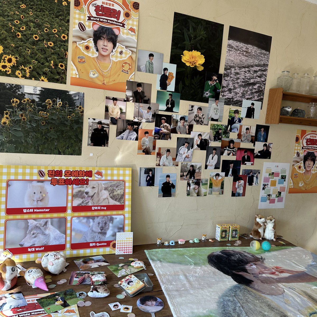 💛 팬앤스타에서 ARMY(아미)를 위해 준비한
해바라기(🌻)와 특전(🎁)을 받아가세요 💛

테마랭킹 <사랑스러운 햄스터 상> 1위
💐 #BTS #진

📍 디얼디어플로 (마포구 성미산로15길 20)
📅 2026. 02. 21 (토)
⏰ 12:00 - 17:00 (KST)