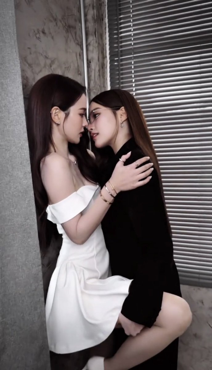 Pakkad_09's tweet image. จังหวะจับขานั้น จะวูบ🫠🫠
ค่ายแสงเหนือทำอะไรคะ 

#nurdesoraya 
#TKphinyanech 
#TKNur