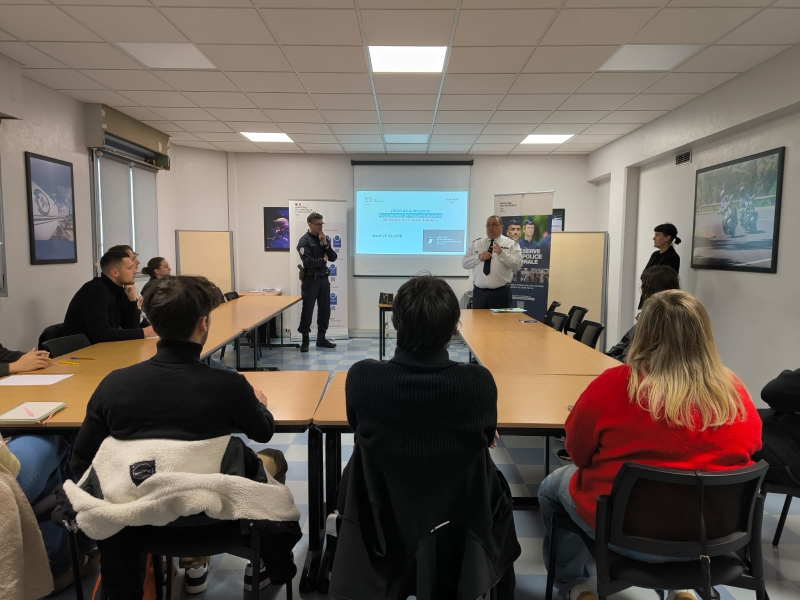 Police Nationale 53 tweet media