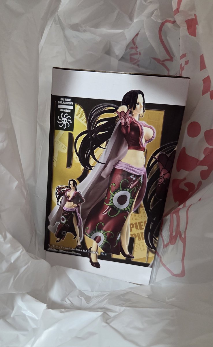 ハンコックさんも取ってきました。
結論:おれに橋渡しはムリ！！あんな狭い所にどうやって誘導すればいいんですか？！見かねた店員さんが神アシストしてくれて無事ｺﾞﾄﾝ。
部屋の整理しないと置くとこないので開封は未来。