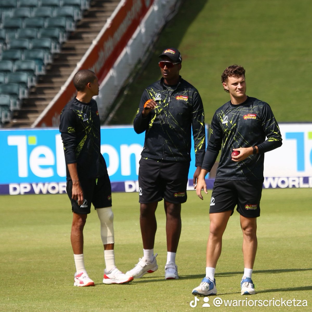 WarriorsCrickEC's tweet image. Final warm-ups are done, and the stage is set for Day 3 of the #4DaySeries at the Bullring🏟️

Catch every ball live on the CSA YouTube Channel📱

#WozaNawe #4DaySeries
#WarriorWay #DafabetWarriors