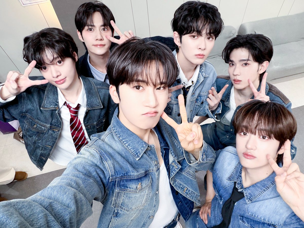 [📸] 260228 KBS2 <#불후의명곡>

루네이트와 러베이트
모든 근심을 털어 놓고 
다함께 차차차 💙🎶

#루네이트 #LUN8