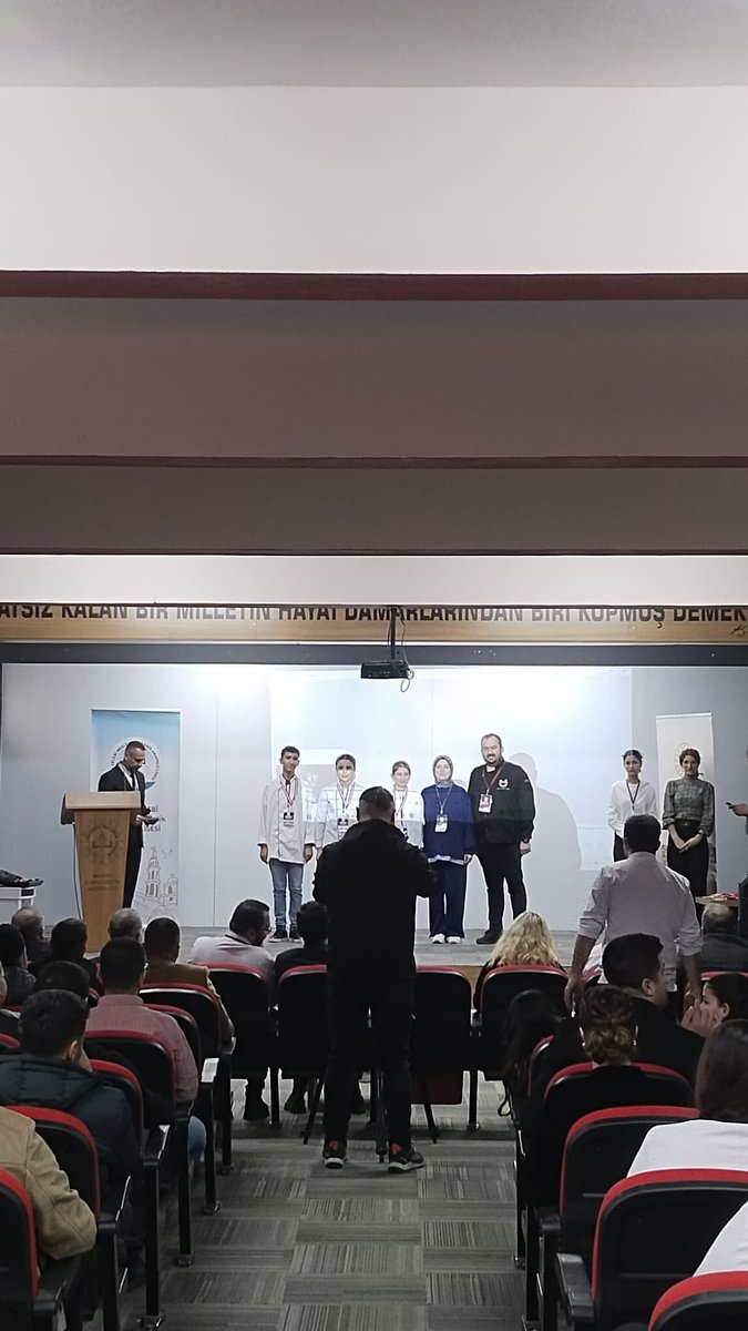 MEB  2. Uluslararası Gastronomi ve Aşçılık Yarışması Güneydoğu Anadolu Bölgesi Mardin etabında, Kulp MTAL Yiyecek İçecek Hizmetleri öğrencilerimiz bronz madalya kazandı.
Öğrencilerimizi ve emeği geçen öğretmenlerimizi tebrik ediyoruz. 👏
<a href="/hhemm21/">MEHMET (ZÂHİD) ŞİMŞEK</a> <a href="/burakakeller/">Burak AKELLER</a> <a href="/sadoglu_salih/">Salih Sadoğlu</a>