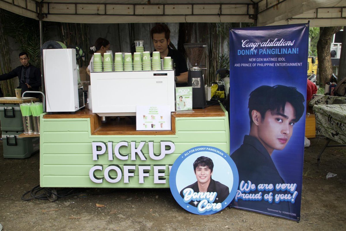 DONNYC0RE's tweet image. Bringing back our Food Support Project for Donny and Team #ROJA during their shoot ☺️

Our smart choice will always be Donny and for Donny! 

@PICKUPCOFFEEPH cart for him and the cast and crew! 

DonnyxPICKUPCOFFEE
#SmartChoice
#PickUpWithDONNY
@donnypangilinan