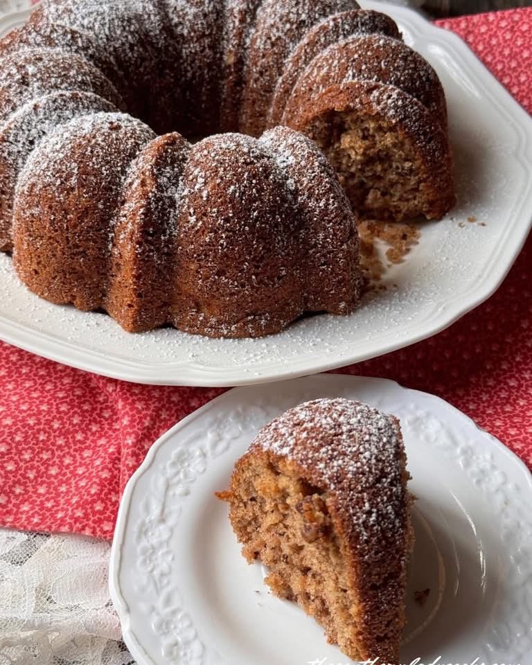 SouthLadyCooks's tweet image. Recipe ➡️ ➡️  thesouthernladycooks.com/apple-cinnamon…
This apple cake makes a wonderful weekend treat for your family or share with a friend over coffee. It’s delicious.  #applerecipes #dessertrecipes