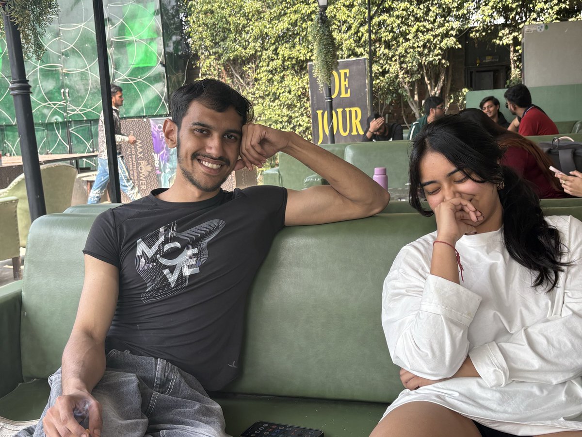 TrishaBhatnagar's tweet photo. They exchanged their tops lmaooo😭😭 https://t.co/qio2WzkONC