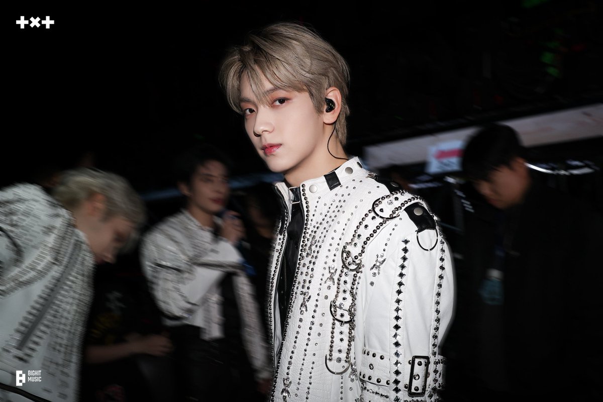 Backstage sketches from our long journey together. It’s been an unforgettable tour from 2025 into 2026. MOA, thank you for being the highlight of every single show. Can you feel my heart racing in these photos? Because I definitely could! :b