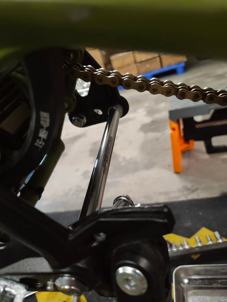 SUR_RON_JP's tweet image. JFG Racing製 Light Bee用アルミフットペグ、販売開始

フレームの強度を向上させ、安定した走りにつながります！

カスタムの第一歩にぜひ。

#LightBee #Surron #カスタムパーツ