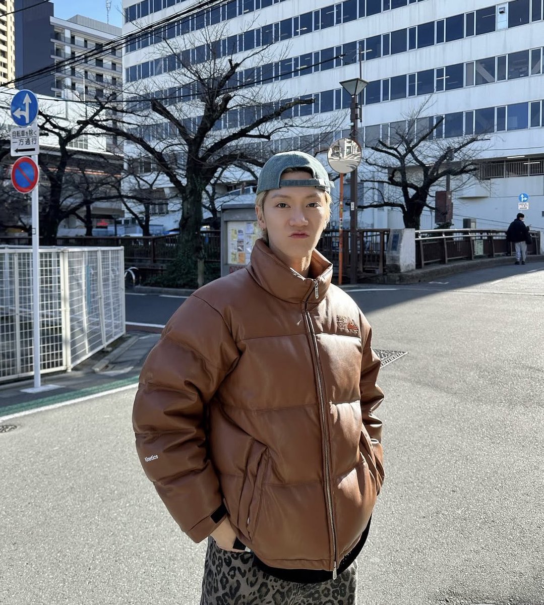 stitch_pololo's tweet image. "น้องเตนล์"พ่อหนุ่มผมทองอินเจแปน ลุคสบายๆกับเกงลายเสือ💜 หน้าตาทะเล้นมาก