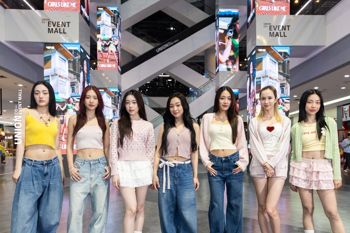 อ๋าา แค่ท่ายืนก็เข้าใจเรื่องแล้วจ่ะ