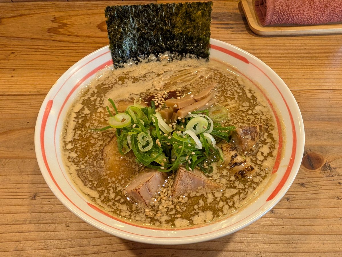brady76835291's tweet photo. #びぃびぃ麺楽
昼メシ
初めて味噌を頂きました。
スープのベースがさっぱりなので、食べやすく、非常に美味しかったです!
ごちそう様でした🍴 https://t.co/8zSAoBWOZF