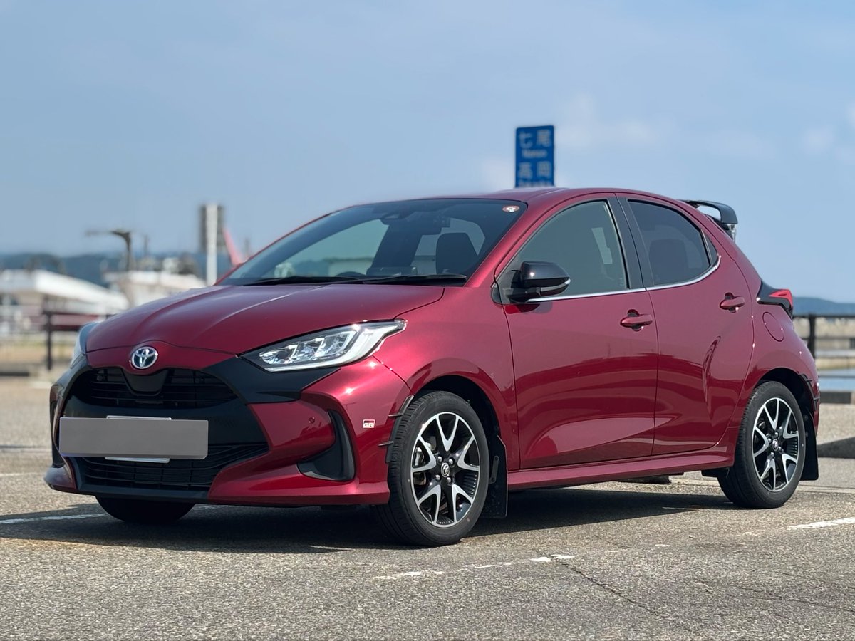 Kt_yaris's tweet photo. トヨタさんも赤黒の良さに気づき始めた？(自惚れ)
それにしても新色がマスタードかぁ。URBANO仕様はかっこいいけどマスタード単色はどうなんだろう。青系の復活か緑系が良かったのではと個人的に思います。 https://t.co/vaa90ccZXR