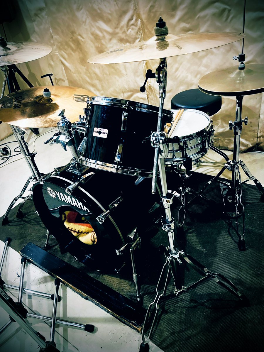 6月6日は心斎橋ブロンズ！！
何卒宜しくお願い致します‼️✨🥁

2026.6.06(土)
大阪・心斎橋BRONZE
DRAQ EDEN pre.4 band GIG

対バンは3.05(木)第一弾発表🌠！

open/start 18:30/19:00
adv/door  ¥3,500-/¥4,000-

お取り置き、DMにて絶賛受付中、
手売り有り〼🎫

絶賛、ご連絡お待ちしております🙇‍♂️