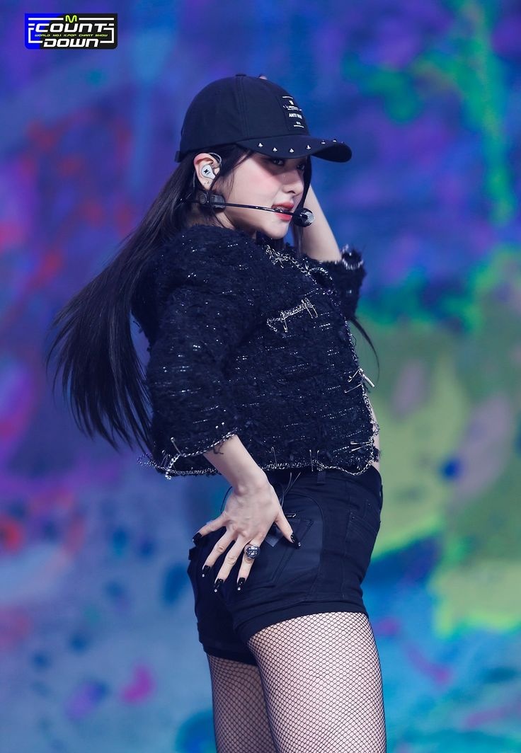 This era Yunjin 🖤