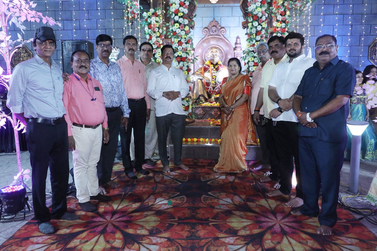 हिंदवी स्वराज्याचे संस्थापक, आपल्या सर्वांचे आराध्य दैवत छत्रपती श्री शिवाजी महाराज यांच्या जयंतीनिमित्त कुर्ला, नेहरू नगर चौकातील छत्रपती शिवाजी महाराजांच्या अश्वारूढ पुतळ्यास पुष्पहार अर्पण करून विनम्र अभिवादन करण्यात आले.

या प्रसंगी शिवसेनेचे पदाधिकारी, शिवसैनिक तसेच स्थानिक