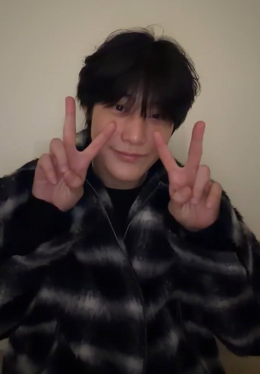 킹갓ฅ tweet media