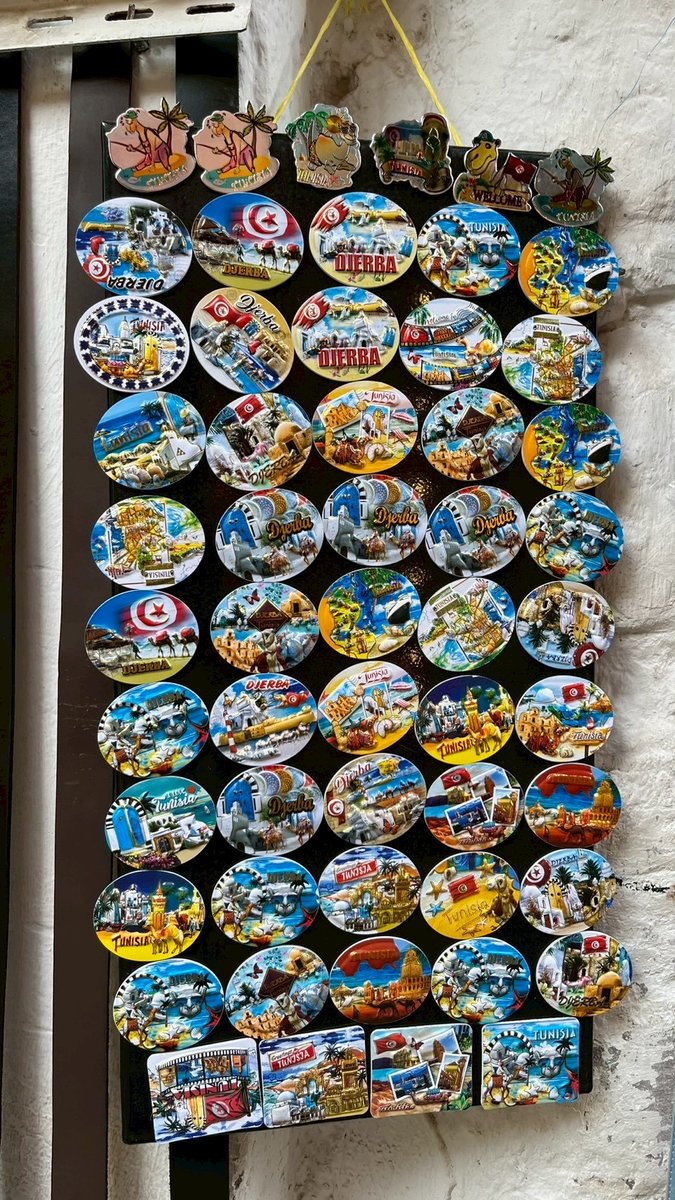 ✧・ﾟチュニジア雑貨の世界 :・✧ #チュニジア のバザールには