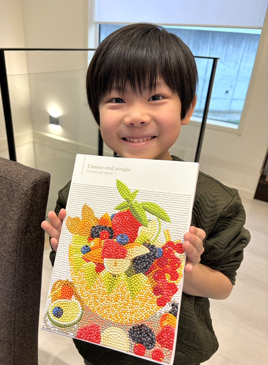 B5サイズのフルーツ完成しました 🍎🍇🍋🍐次は一気に大きくなってA3