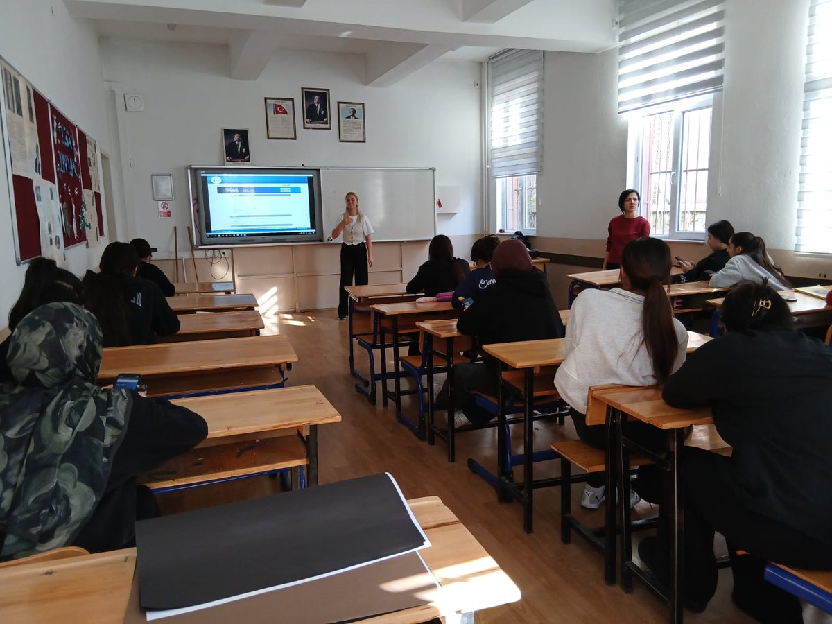 Nitelikli iş gücünün temel kaynaklarından birisi olan Mesleki ve Teknik Ortaöğretim Kurumlarının 12. sınıf öğrencilerine İŞKUR aracılığıyla eğitim aldıkları alanlara ve sektör piyasasına dahil olmaları için, iş ve meslek danışmanları ile okulumuzda yapılan çalışmalar.<a href="/altindagmem/">Altındağ İlçe Milli Eğitim Müdürlüğü</a>