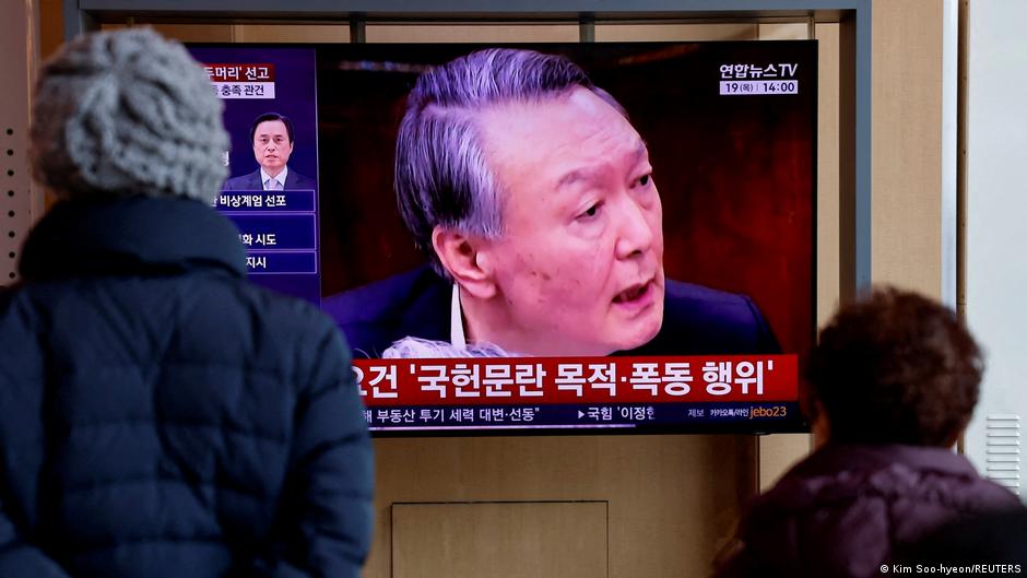 Repretel's tweet image. Expresidente Yoon se disculpa tras su sentencia a cadena perpetua pero defiende sus actos dlvr.it/TR3q2Y