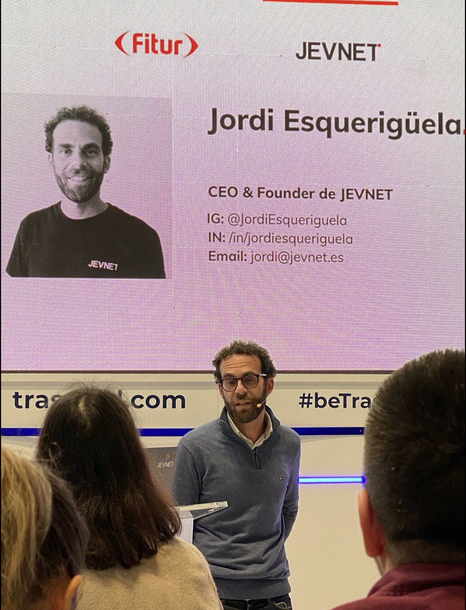 No buscamos la verdad.
Buscamos confirmar que ya teníamos razón.

Ese es el mayor enemigo del liderazgo.

El problema no es equivocarte.
Es enamorarte de tu hipótesis. 

La pregunta que todo CEO (y yo me acostumbro a hacer) debería hacerse:

¿Qué tendría que pasar para que yo