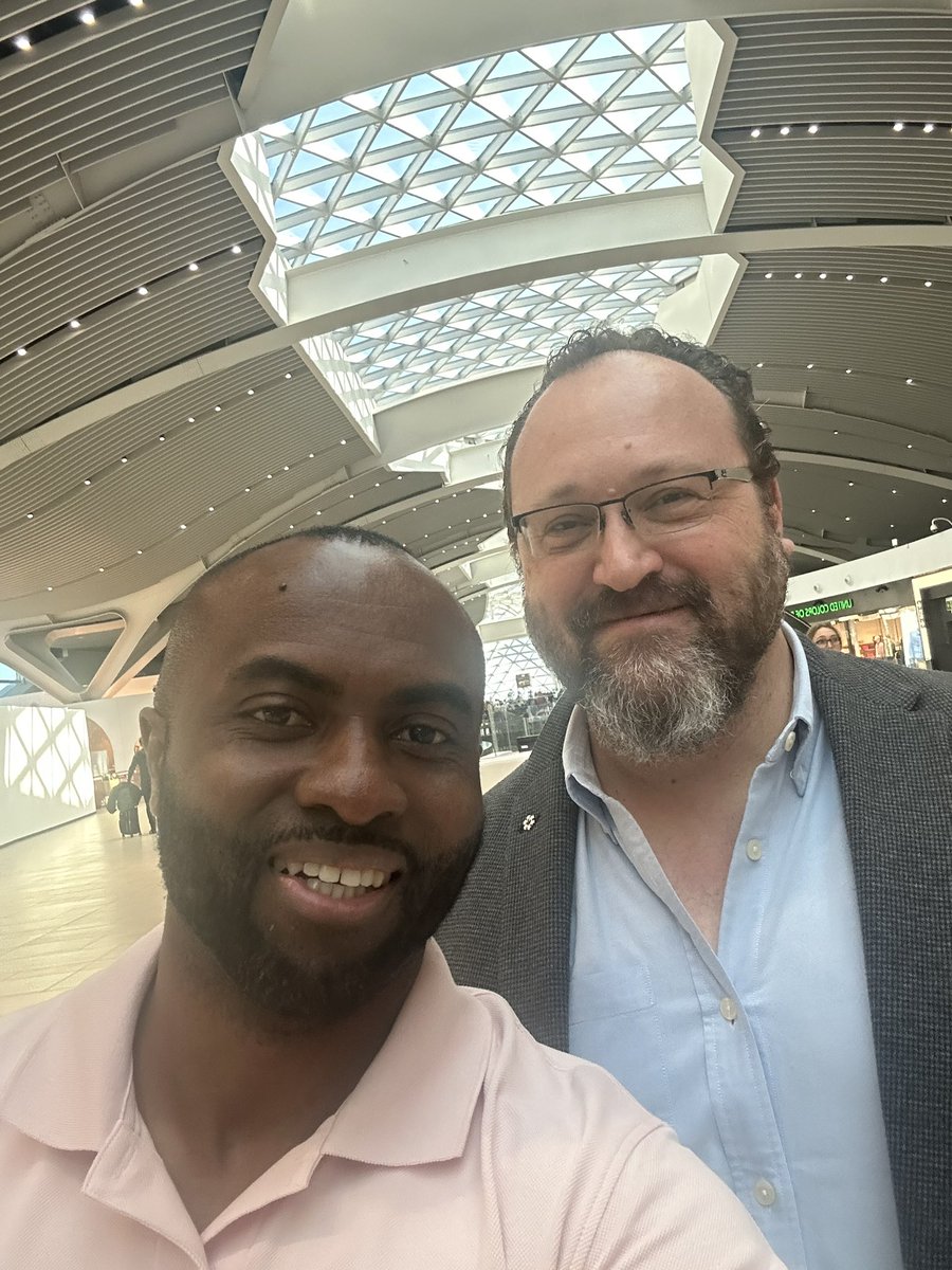 Ehmulation's tweet photo. He spotted, ‘President of Automotive Parts Manufacturers Association
(APMA) of Canada, ‘Flavio Volpe' at Rome's Leonardo da Vinci International Airport on his return to Canada where they discussed Canada’s external positioning and medium-term capital strategy. https://t.co/Z2lMbFLdeh