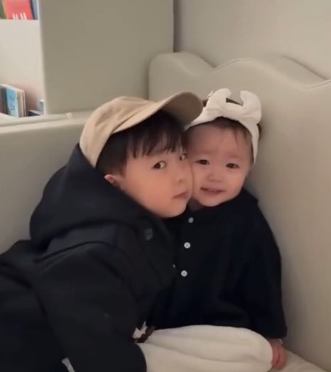 ก้อนอ้วมมมมม2ก้อนนนนน