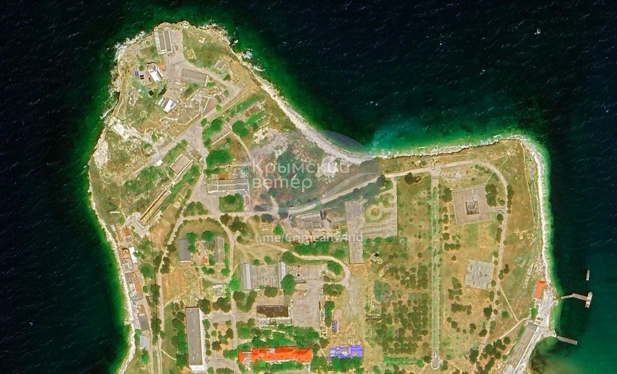на территории военно-морского училища им. Нахимова в Севастополе размещен зенитный ракетный комплекс "Тор-М2"
Ранее выявили позиции ЗРПК "Панцирь-С1" возле бухты Омега и парка Победы.
27 января ЗРК "Тор-М2" был уничтожен на аэродроме "Кача".