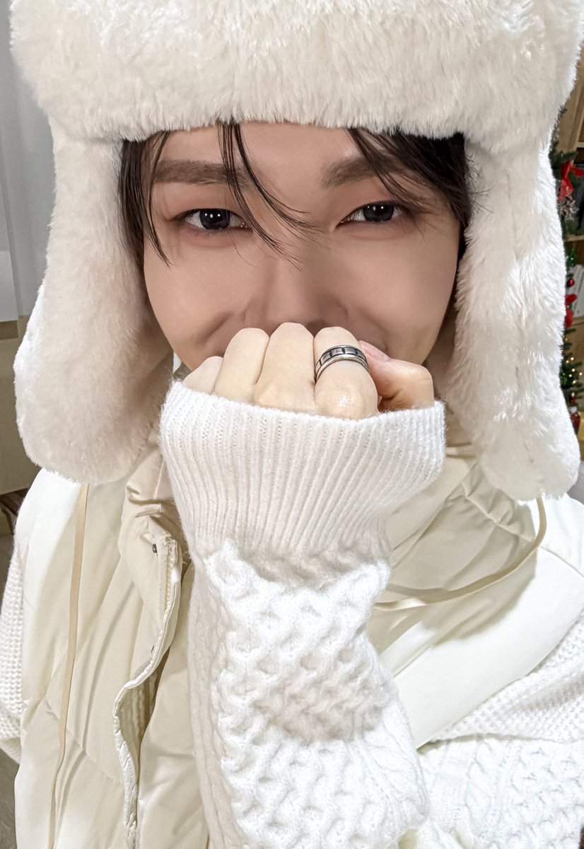 kigumisty's tweet photo. @moduzheyi @sunshine_hengyu Junseong: Ni hao Zheyi
Zheyi: Who is this?
Z: Iβm moving #JUNYI
Kristy: A duo we made up
Skye: Who is that? https://t.co/7HhzQPpC50
