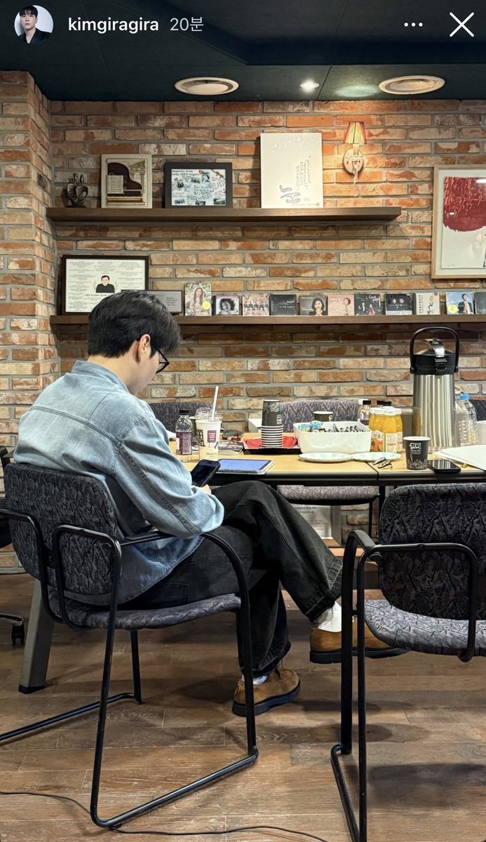 이런 모습 너무 낯설다…😅 (pos.)