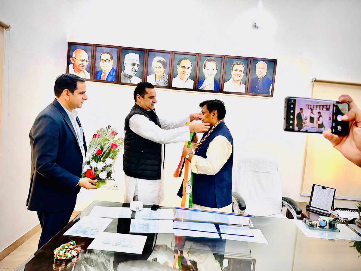 आज जयपुर में राजस्थान प्रदेश कांग्रेस कमेटी अध्यक्ष श्री गोविन्द सिंह डोटासरा जी से शिष्टाचार मुलाकात की।

इस दौरान डॉ रमेश देवासी जी भी साथ रहे, संगठन से जुड़े विभिन्न विषयों पर सकारात्मक चर्चा हुई। <a href="/GovindDotasra/">Govind Singh Dotasra</a>