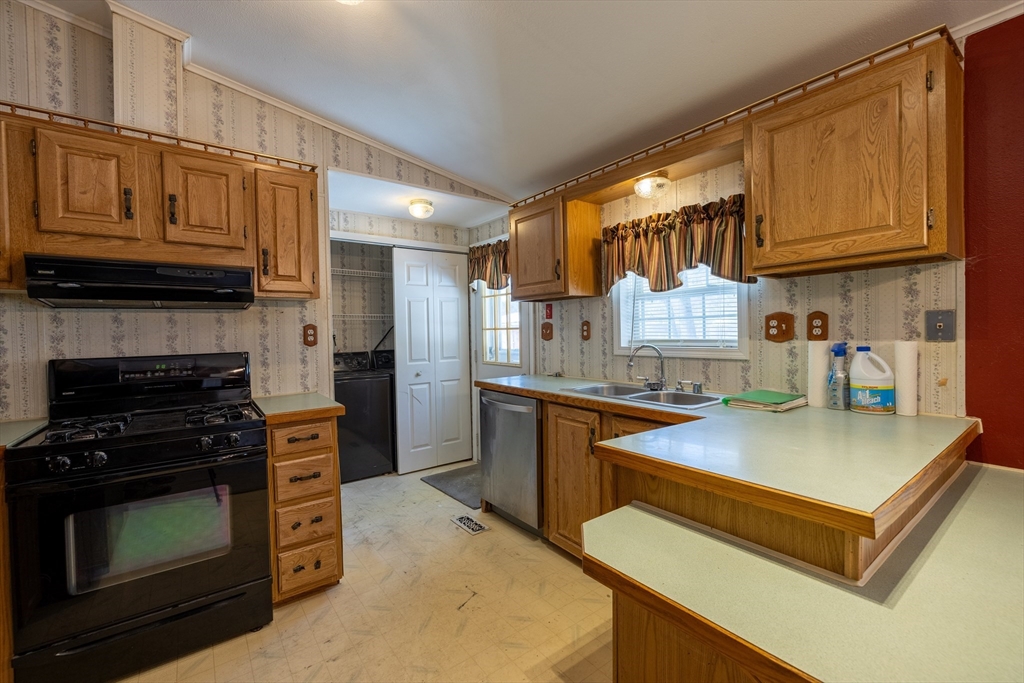 REwithLisaCaron's tweet photo. 🏡 ACTIVE | 📍 21 Fox Run, Brookfield, MA 01506
💲 199,900 |  🛏  3 bed  🛁  2 bath  📐 1056 sq. ft.

https://t.co/CW6WWc5mMH https://t.co/jBrwIidyPE
